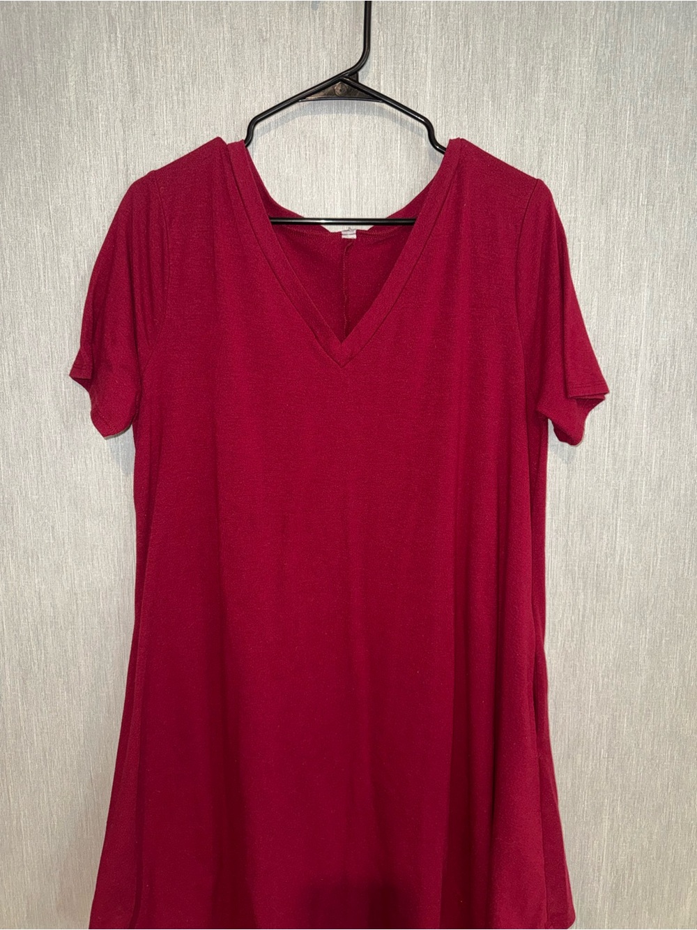 Women's V-Neck Short Sleeve Top in Deep Red